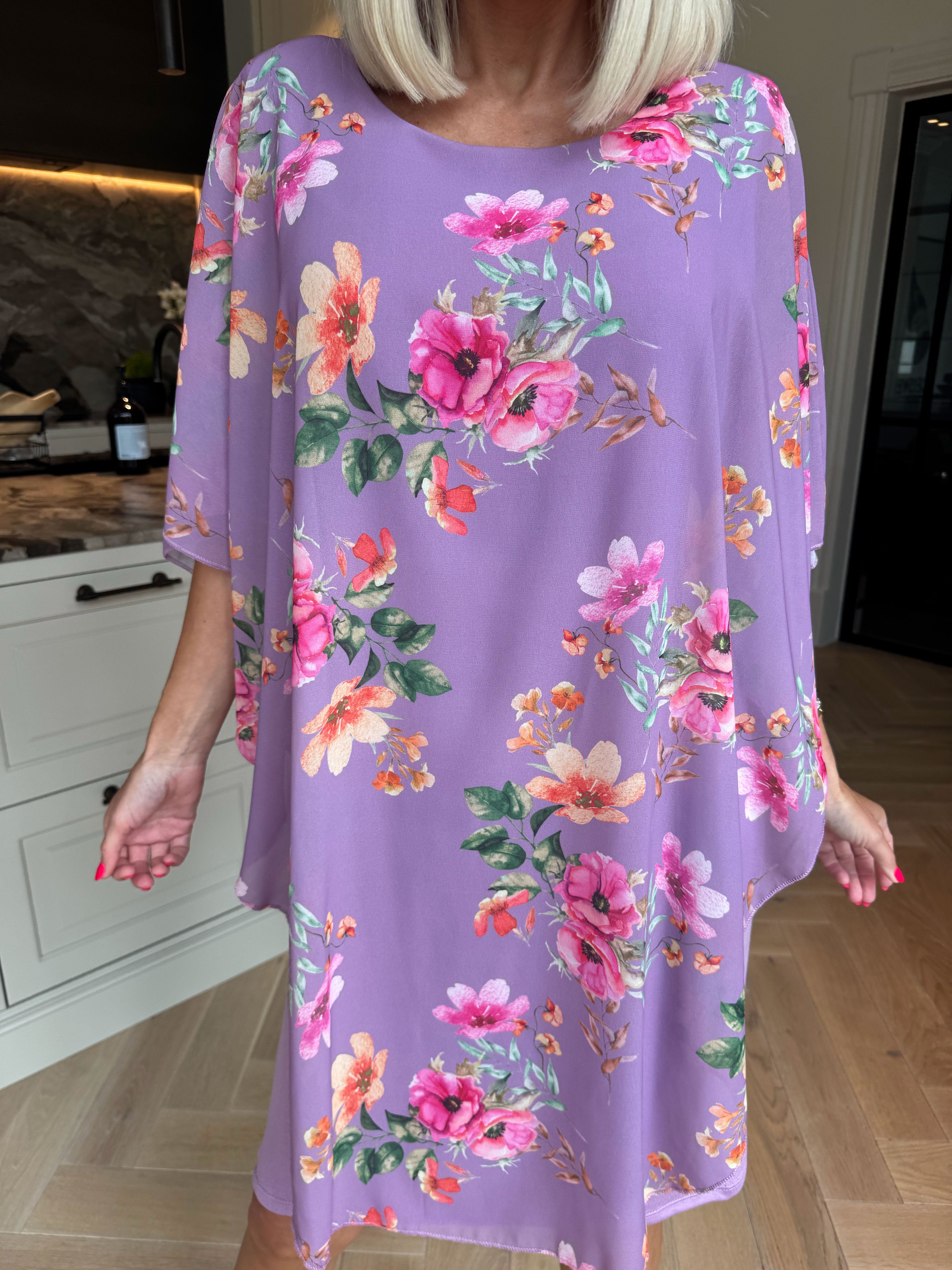 Kenya Fleur - Kjole med et let blomstret chiffonstykke